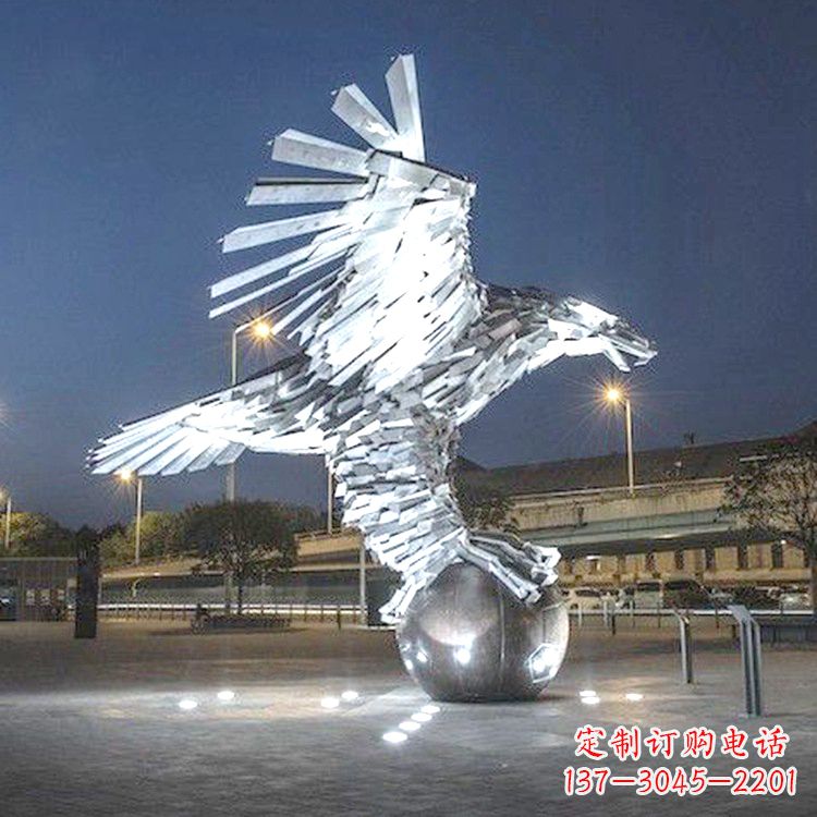 金华中领雕塑的金属质感老鹰雕塑是一款精美而又…