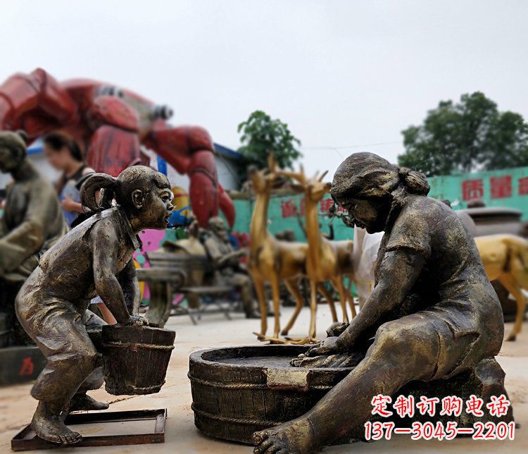 金华注重传统的母爱——广场铜雕母亲洗衣服小品雕塑