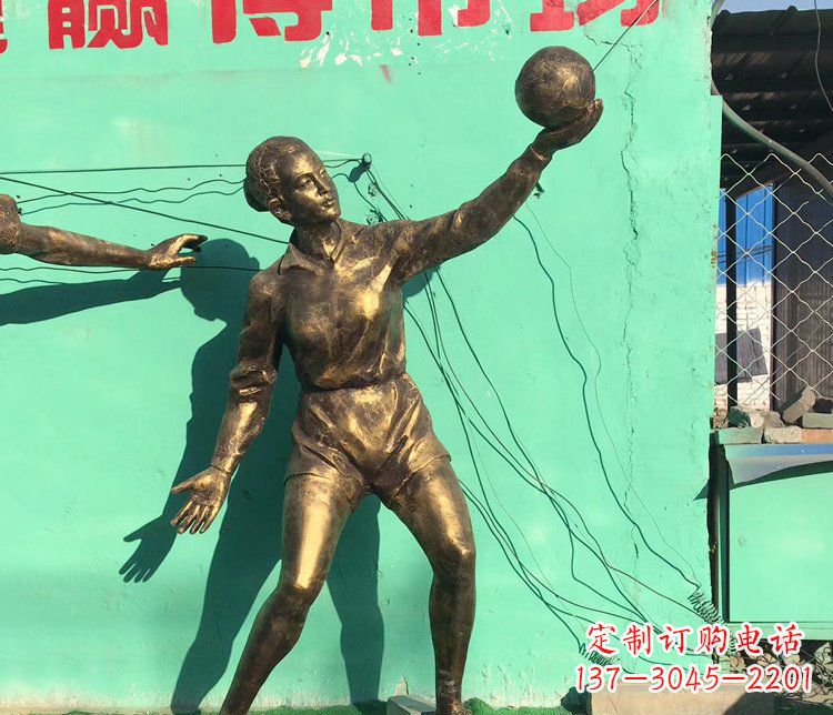 金华中领雕塑:学生运动的赞美——精美铜雕学生人物排球雕塑
