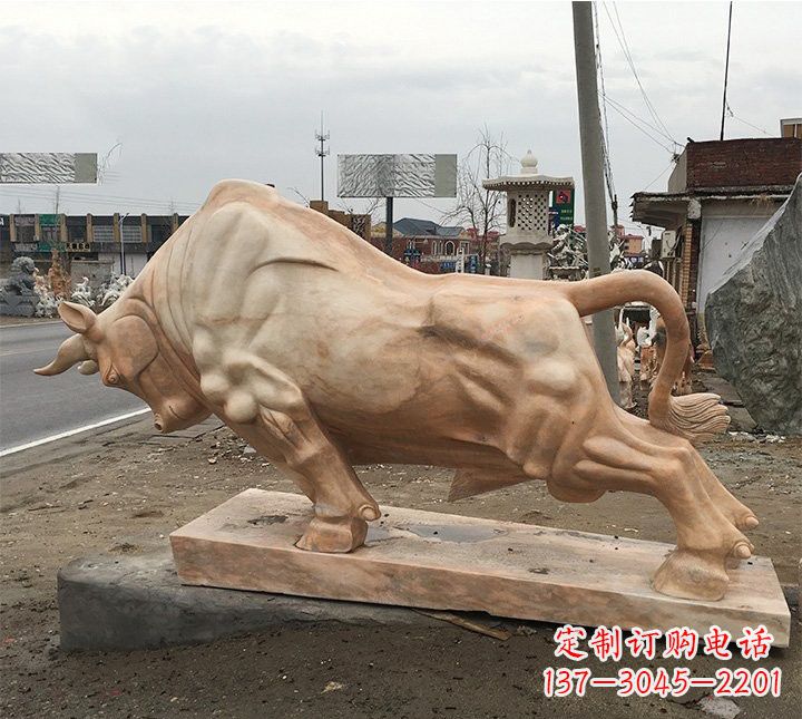 金华象征力量的广场晚霞红牛雕塑