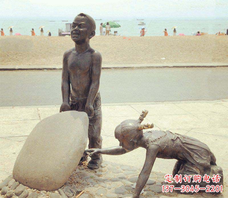 金华海边抬石头的小孩铜雕