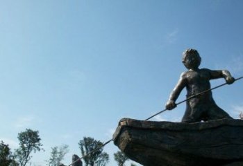 金华男孩撑船铜雕，营造童趣氛围