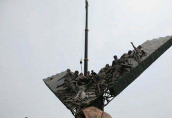 金华充满激情的足球队人物铜雕