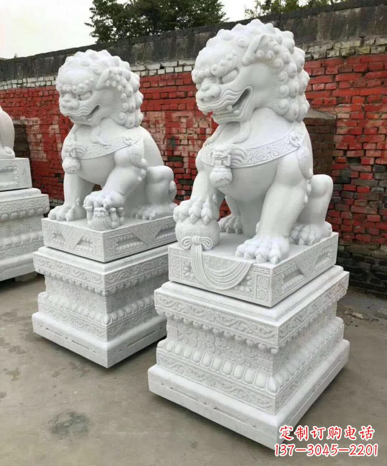 金华浪漫雕塑--汉白玉踩球镇宅狮子