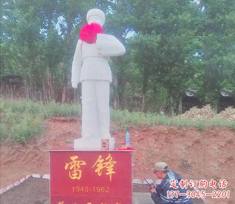 金华珍贵的白玉雷锋雕塑