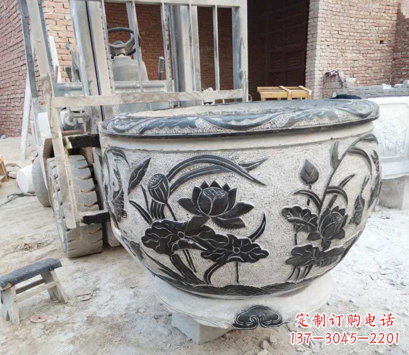 金华中领雕塑青石荷花水缸雕塑以其独特的设计、…