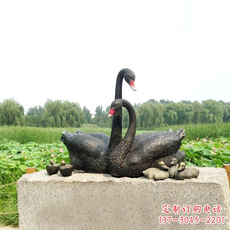 金华雕刻精致的天鹅铜雕摆件
