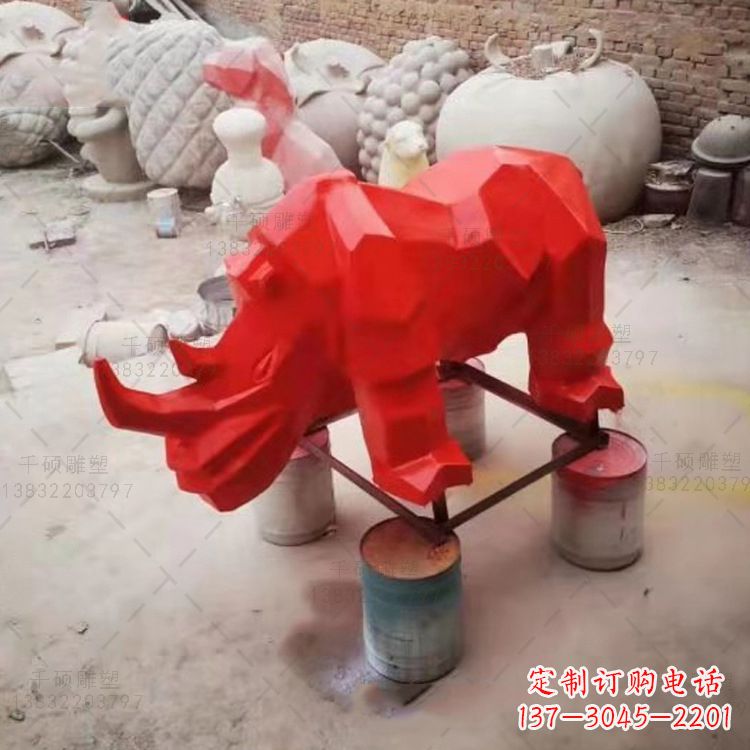 金华红色几何切面抽象犀牛雕塑