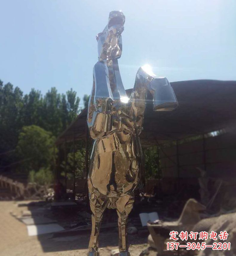 金华典雅马雕,不锈钢镜面奔马雕塑,个性精彩