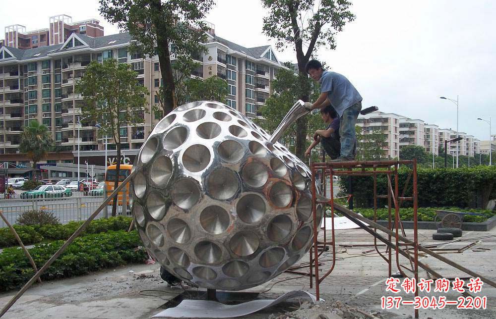 金华精心打造的街边苹果雕塑