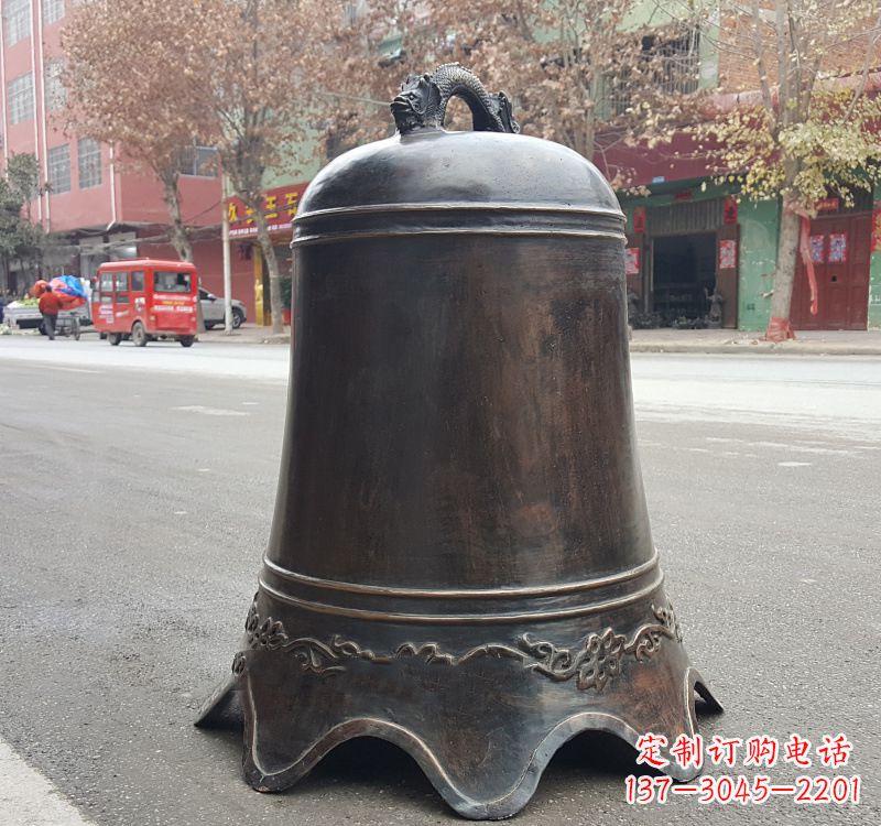 金华铜钟雕塑:精致美观的景观艺术