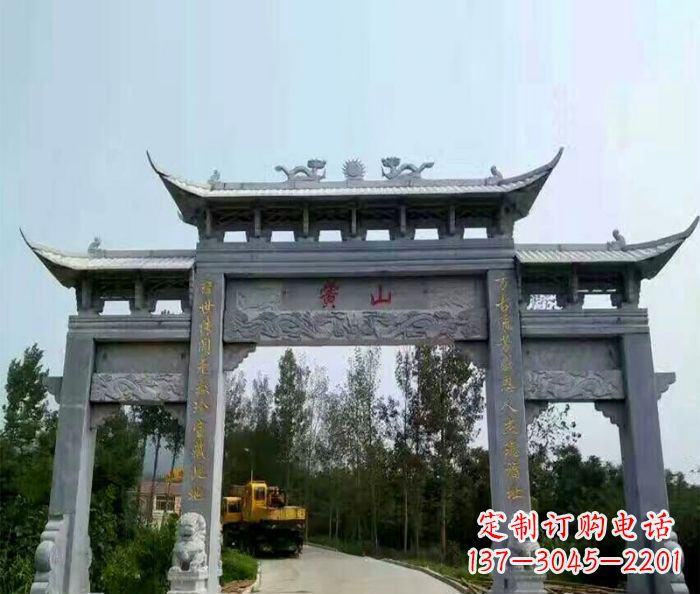 金华景区三门石雕牌楼,是一种典型的古典建筑风…