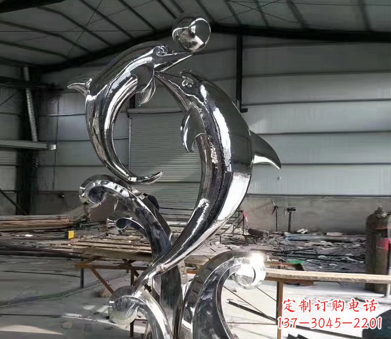 金华让你的空间被精美的海豚顶球雕塑点缀