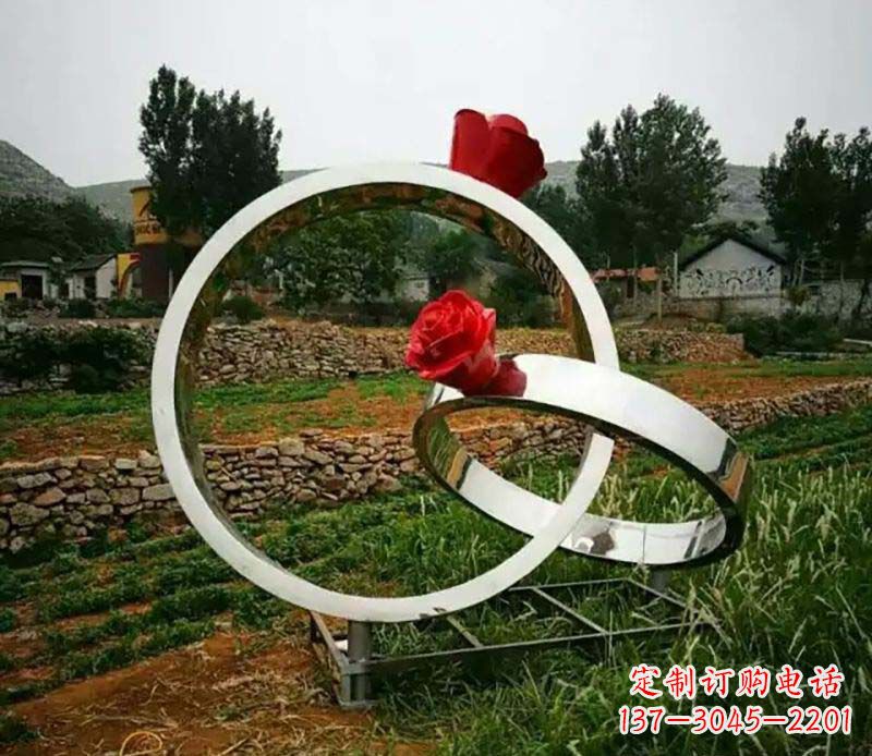 金华中领雕塑:高贵精致的镜面不锈钢戒指雕塑