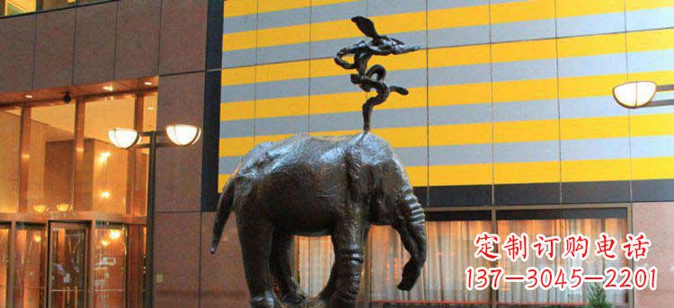 金华酒店门口抽象大象铜雕
