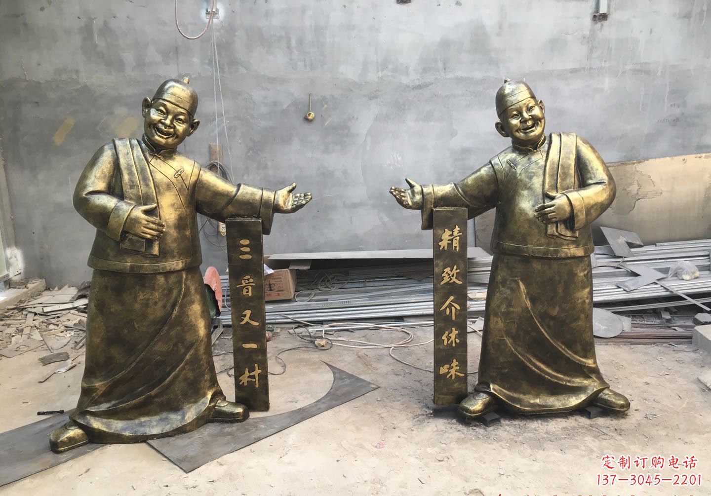 金华中领雕塑:酒店门口店小二人物铜雕