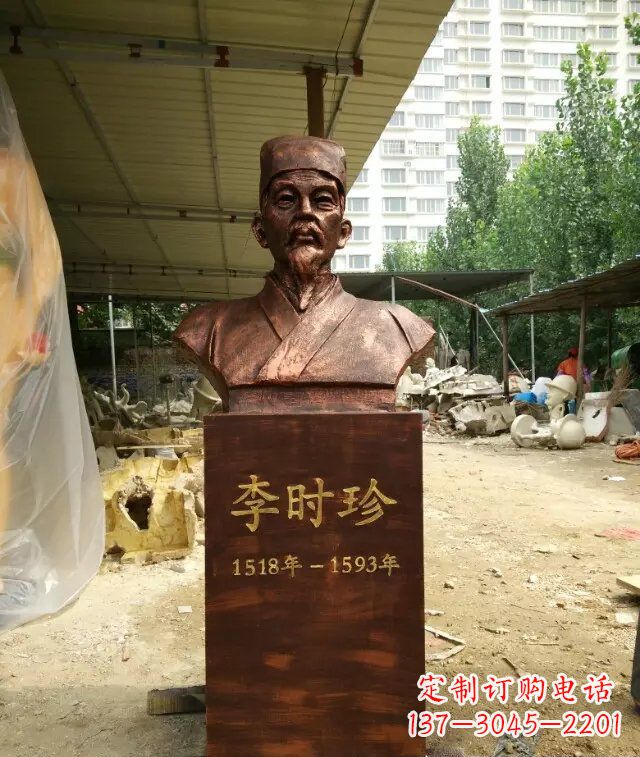 金华寓意深长精致细节——李时珍校园名人铜雕
