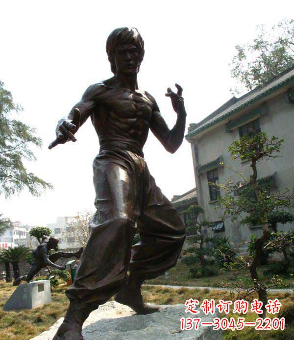 金华忠实再现李小龙公园名人铜雕