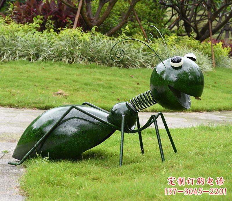 金华绿色落尾蚂蚁不锈钢摆件雕塑:精致的小动物艺术作品
