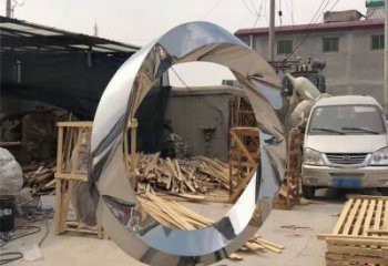 金华镜面不锈钢几何圆环雕塑，经典永恒之美