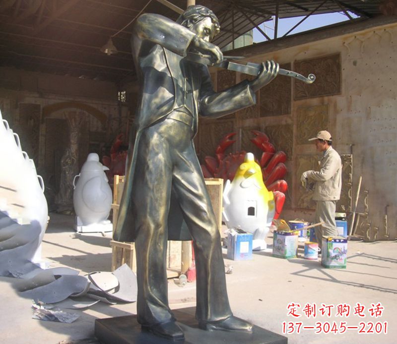 金华男人演奏小提琴铜雕