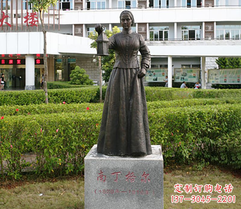 金华静谧中的南丁格尔铜雕