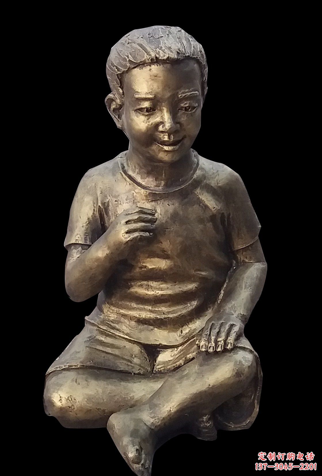 金华盘坐在地的小男孩铜雕