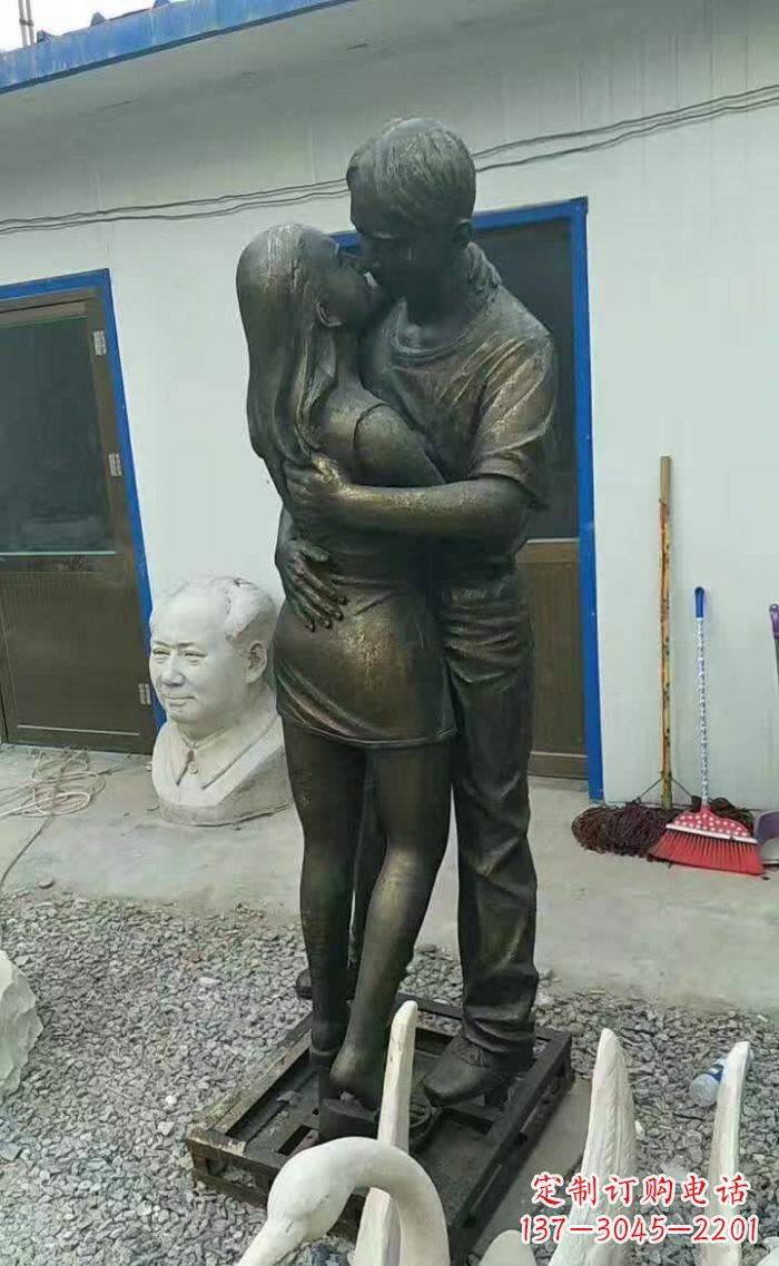 金华无尽浪漫,情侣雕塑表达爱意