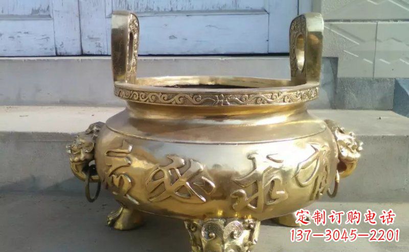 金华壮丽威猛的三足香炉铜雕