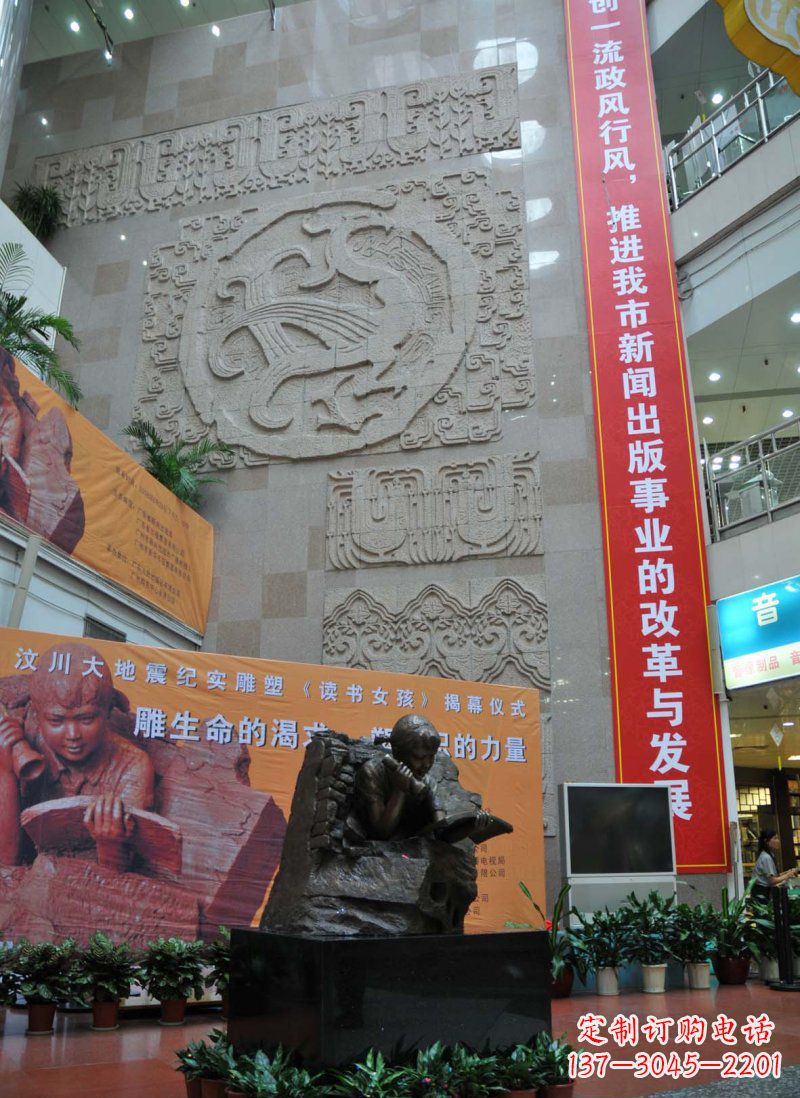 金华令人惊叹的小女孩景观铜雕
