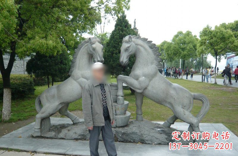 金华以马为主题的石雕艺术品