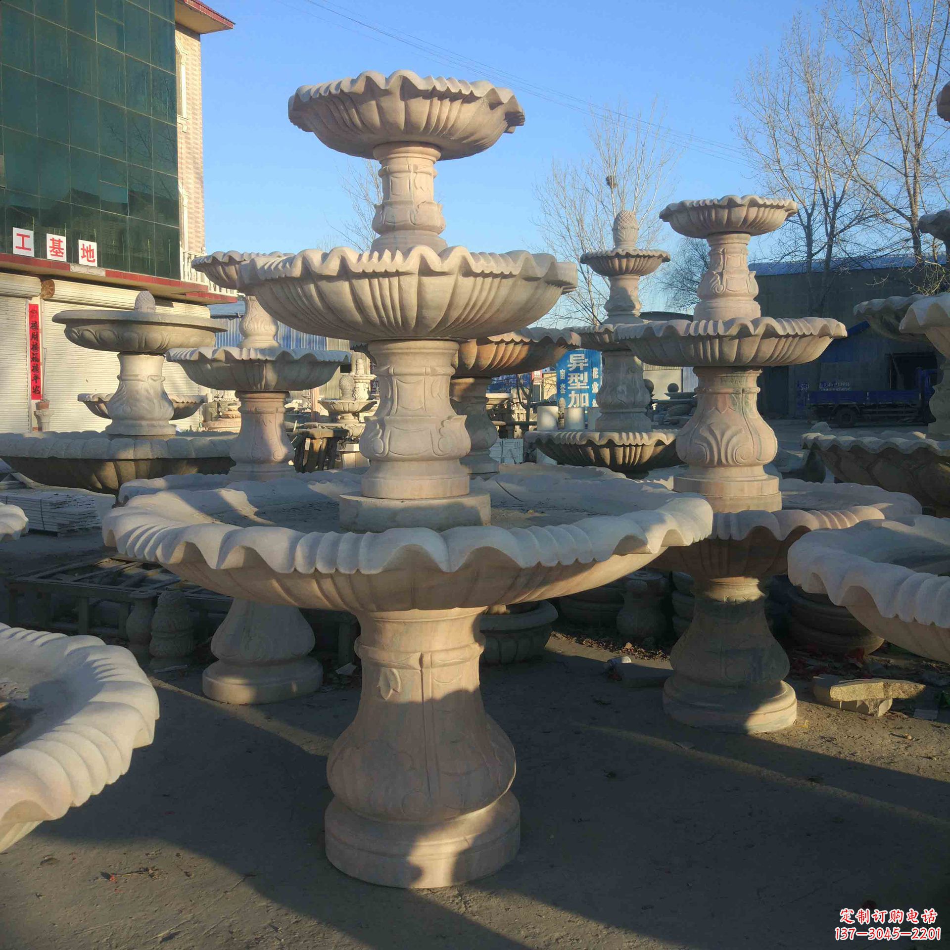 金华城市增添魅力的石雕天鹅