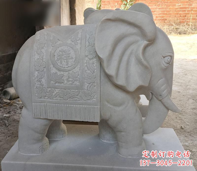 金华风格多样的大象雕塑