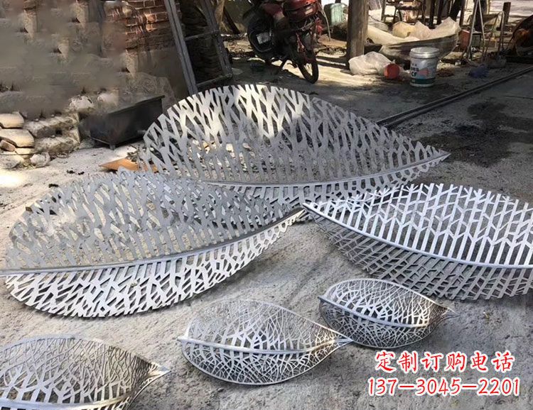 金华树叶镂空不锈钢雕塑