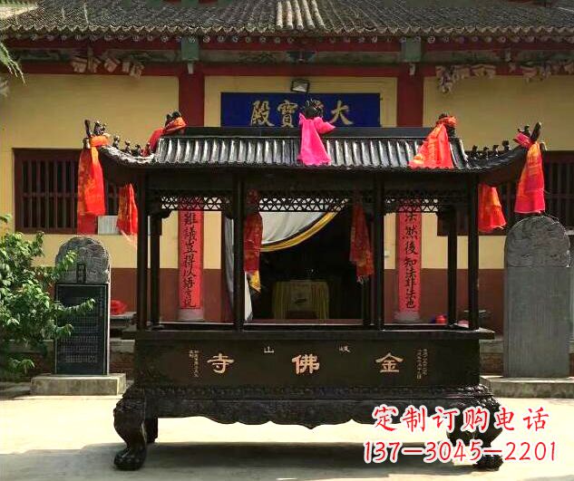 金华双兽头三足雕花铜香炉