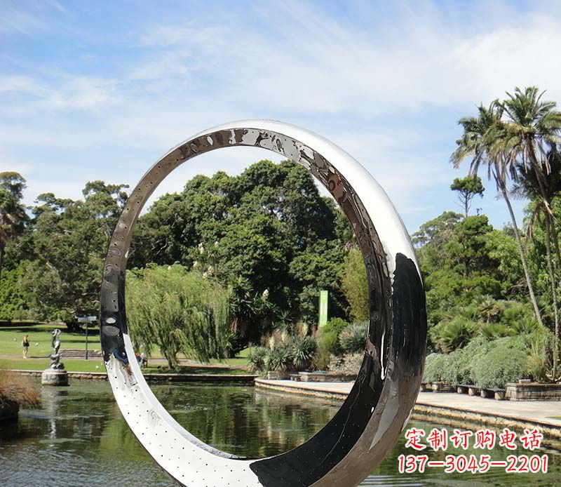 金华水景不锈钢镜面圆环雕塑