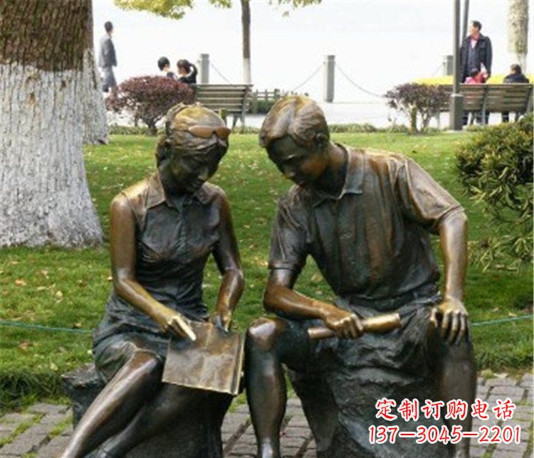 金华讨论问题的学生铜雕