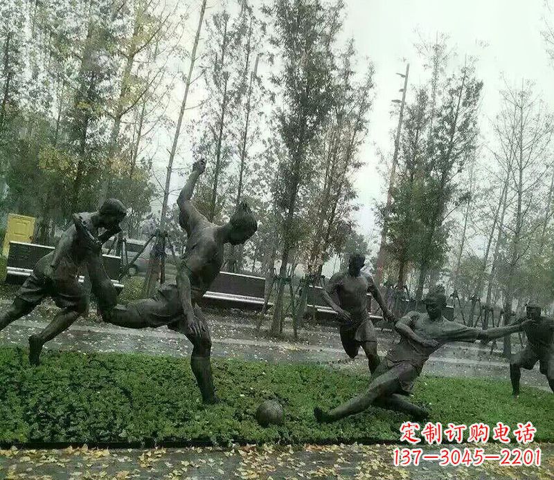 金华踢足球公园运动人物铜雕