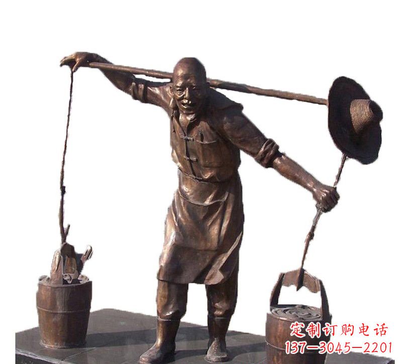 金华挑扁担的老人铜雕