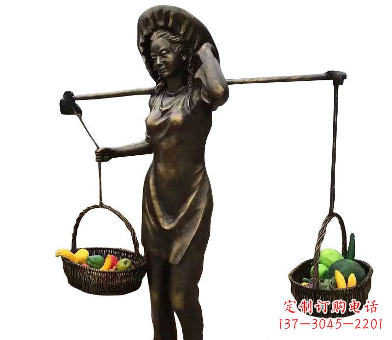 金华挑着蔬果的女人铜雕