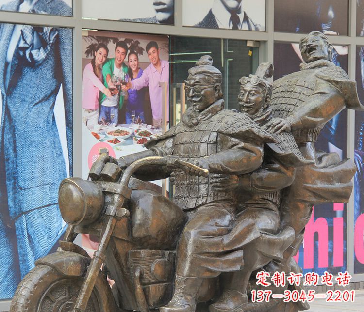 金华铜雕步行街骑摩托人物雕塑