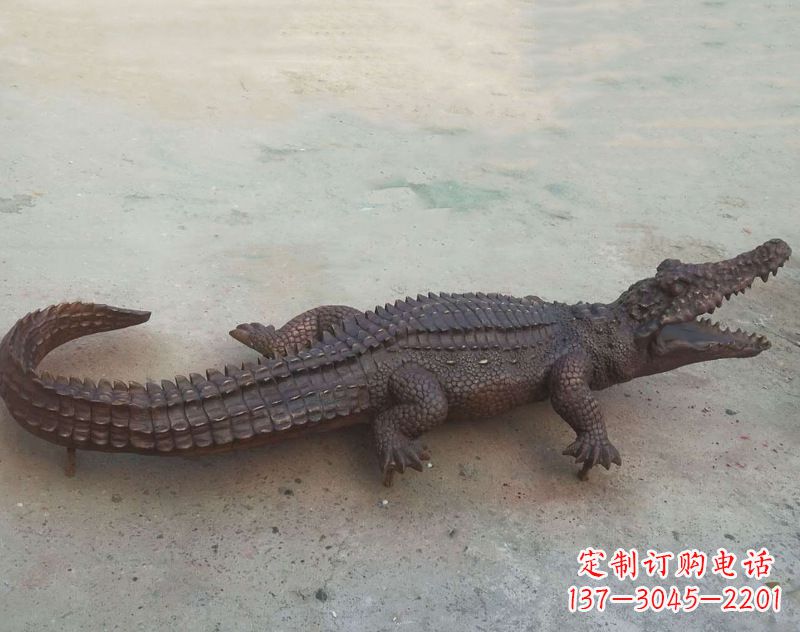 金华铜雕鳄鱼,铸铜园林仿真动物雕塑