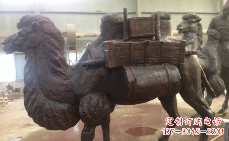 金华驮着东西的骆驼公园动物铜雕