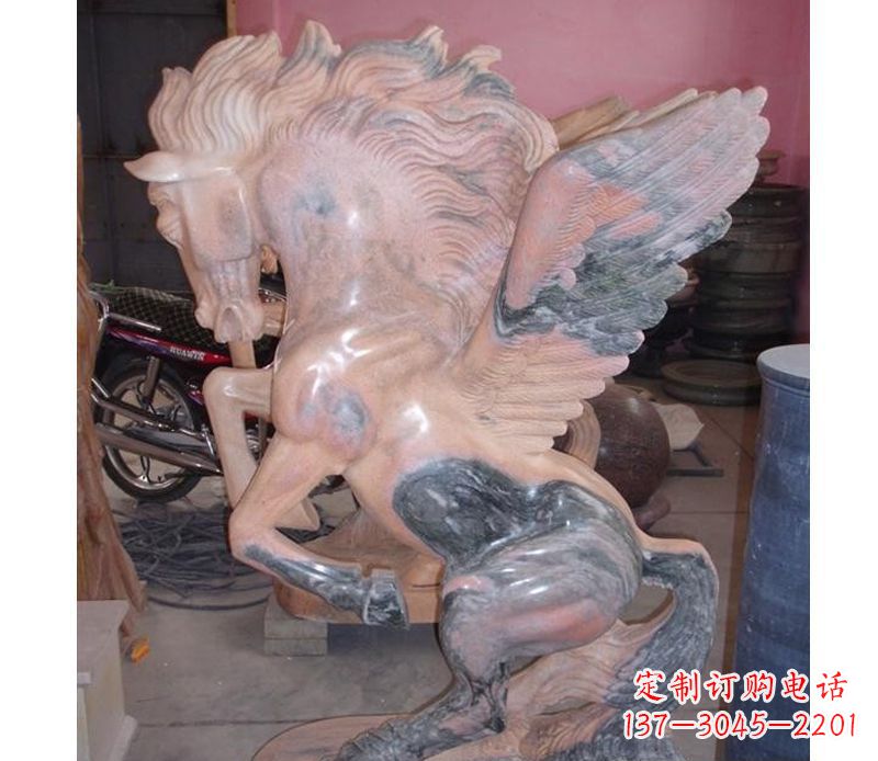 金华晚霞红奔马石雕