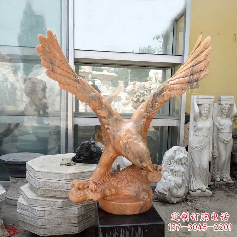 金华晚霞红老鹰石雕塑