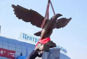 金华中领雕塑定制大型老鹰铜雕景观