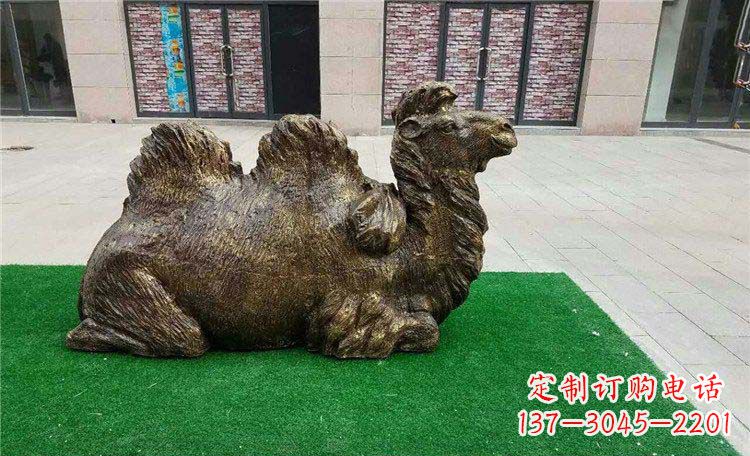 金华卧着的骆驼动物铜雕