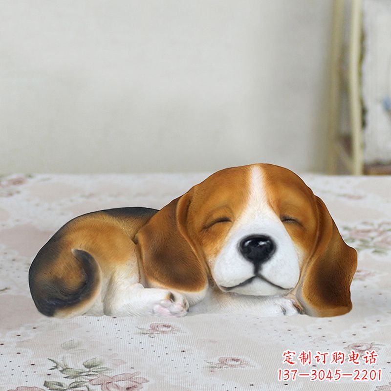 金华卧姿比格犬仿真雕塑,睡觉的小狗狗是内美陈动物雕塑摆件