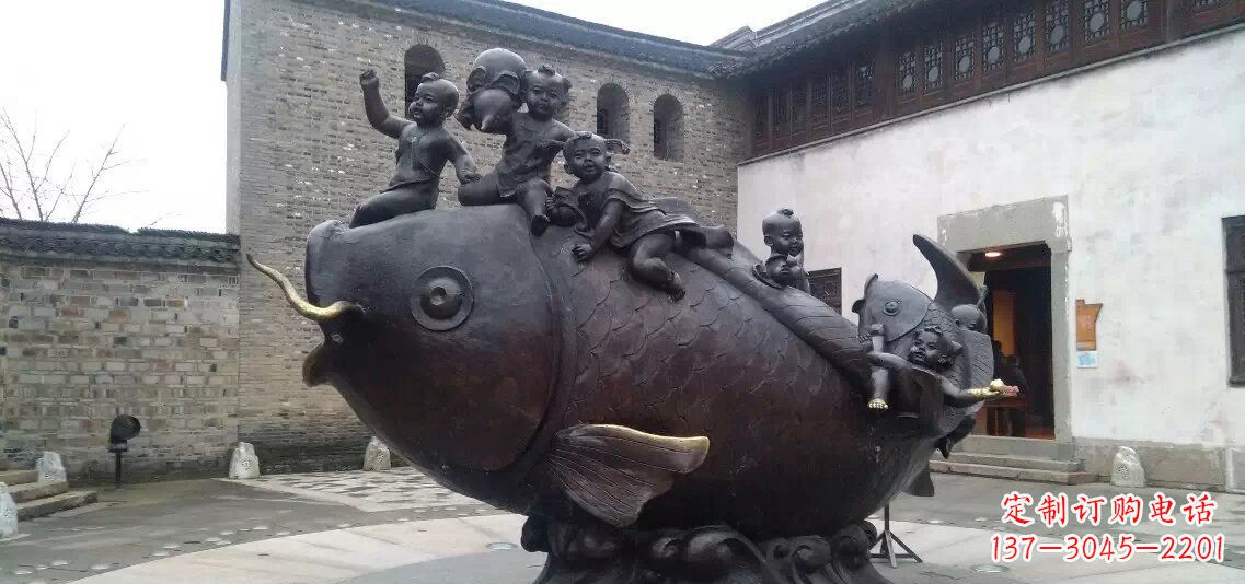 金华小孩骑鱼铜雕