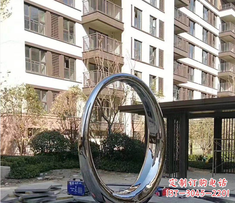 金华小区不锈钢镜面圆环雕塑